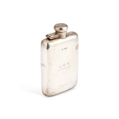 Lot 371 - A GEORGE V SILVER HIP FLASK