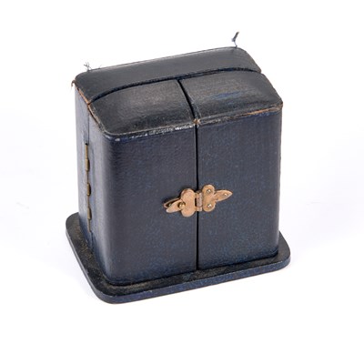 Lot 269 - A ZENITH TRAVELLING DESK CLOCK