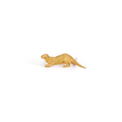 Lot 732 - A 9 CARAT GOLD OTTER BROOCH