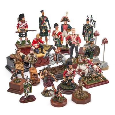 Lot 14 - A GROUP OF MILITARY FIGURES AND MODELS