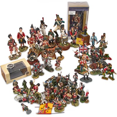 Lot 15 - A GROUP OF LOOSE MODEL SOLDIERS