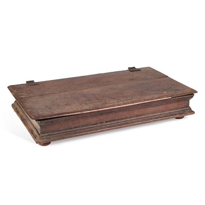 Lot 1155 - AN 18TH CENTURY OAK BOX