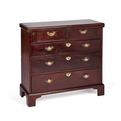 Lot 1115 - AN 18TH CENTURY MAHOGANY BACHELOR'S CHEST