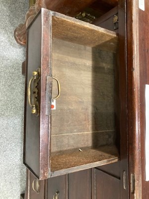 Lot 1115 - AN 18TH CENTURY MAHOGANY BACHELOR'S CHEST