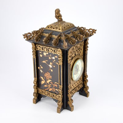 Lot 986 - A LATE 19TH CENTURY FRENCH BRASS-MOUNTED LACQUER AND SHIBAYAMA MANTEL CLOCK