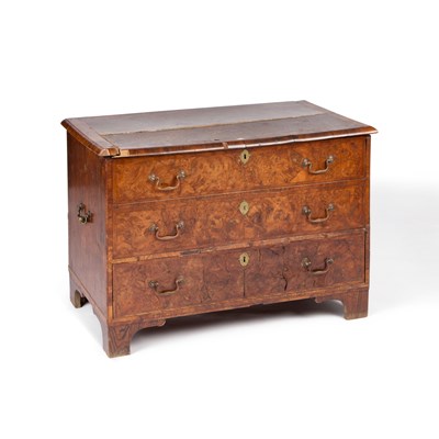 Lot 1028 - AN 18TH CENTURY WALNUT CHEST OF DRAWERS