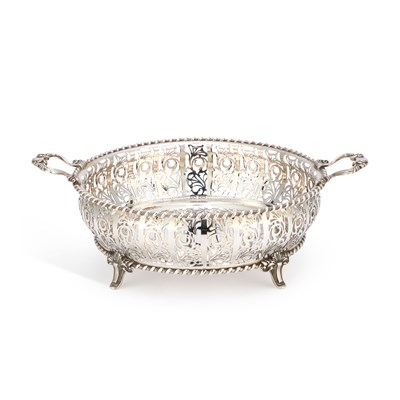 Lot 410 - A PAIR OF GEORGE V SILVER TABLE BASKETS