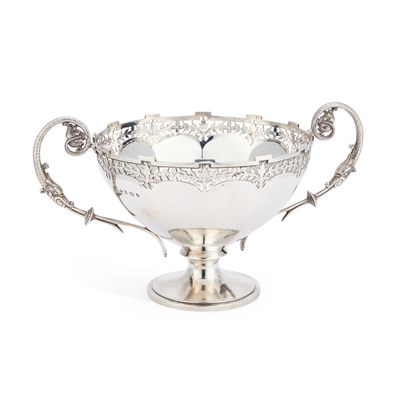 Lot 395 - A LARGE GEORGE V SILVER TWO-HANDLED BOWL