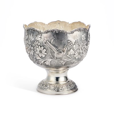 Lot 327 - A LARGE ELIZABETH II SILVER BOWL