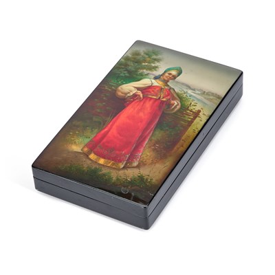 Lot 565 - A LARGE RUSSIAN LACQUERED PAPIER-MÂCHÉ BOX