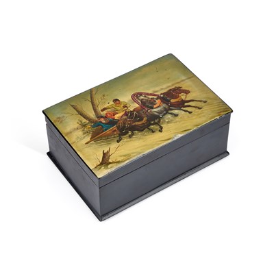 Lot 564 - A LARGE RUSSIAN LACQUERED PAPIER-MÂCHÉ BOX