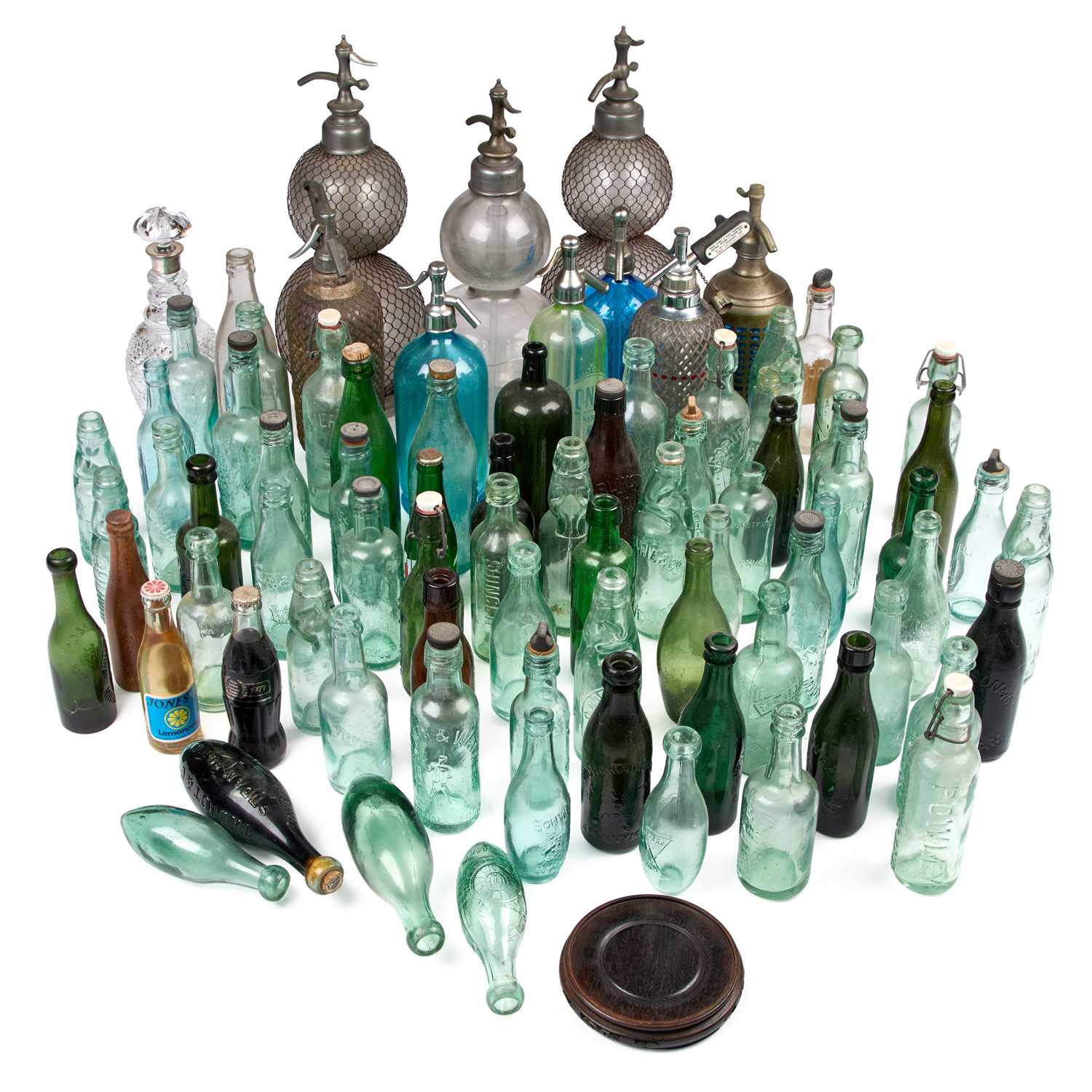 Lot 80 - A LARGE COLLECTION OF SODA SYPHONS AND