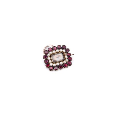 Lot 338 - A GEORGIAN LOVER'S EYE PORTRAIT MINIATURE GARNET AND PEARL BROOCH