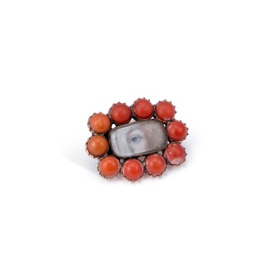 Lot 343 - A GEORGIAN LOVER'S EYE PORTRAIT MINIATURE CORAL BROOCH