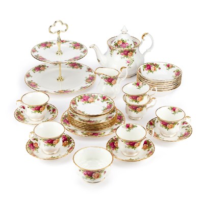 Lot 80 - A COLLECTION OF ROYAL ALBERT OLD COUNTRY ROSES