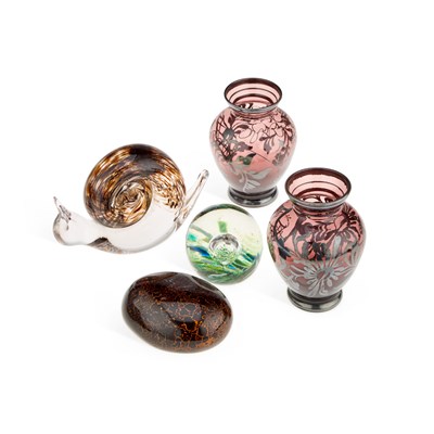 Lot 52 - A GROUP OF GLASS