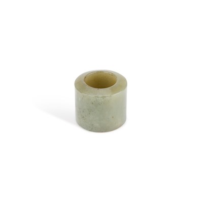 Lot 268 - A CHINESE JADE THUMB RING