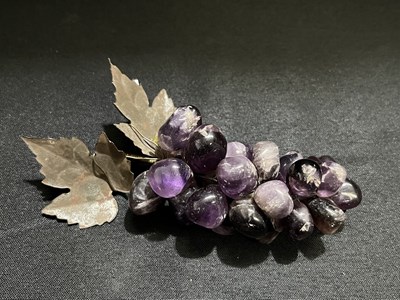 Lot 1123 - A BUNCH OF CARVED AMETHYST GRAPES