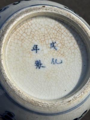 Lot 206 - A CHINESE BLUE AND WHITE PORCELAIN 'DRAGON' VASE