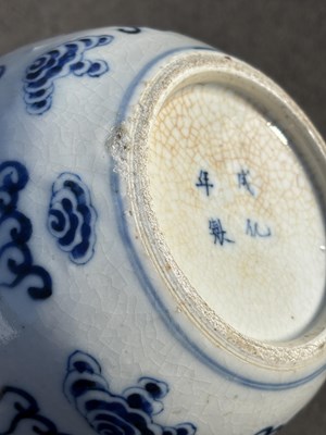 Lot 206 - A CHINESE BLUE AND WHITE PORCELAIN 'DRAGON' VASE