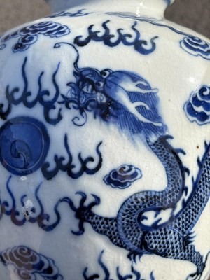 Lot 206 - A CHINESE BLUE AND WHITE PORCELAIN 'DRAGON' VASE