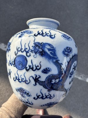 Lot 206 - A CHINESE BLUE AND WHITE PORCELAIN 'DRAGON' VASE