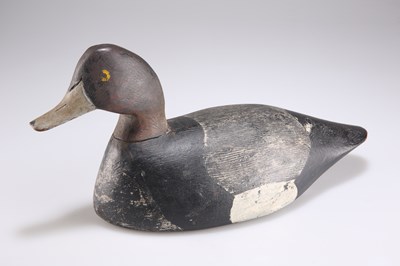 Lot 237 - A CARVED AND PAINTED WOODEN DECOY DUCK