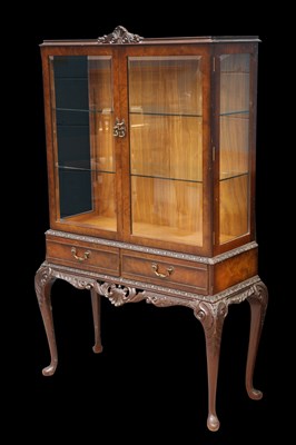 Lot 309 - A GEORGIAN STYLE BURR WALNUT VITRINE