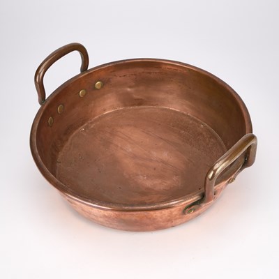 Lot 269 - A LARGE 19TH CENTURY COPPER CREAM PAN