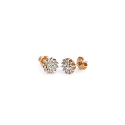 Lot A PAIR OF DIAMOND CLUSTER STUD EARRINGS