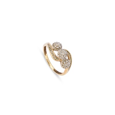 Lot A 9 CARAT GOLD DIAMOND TRIPLE CLUSTER RING