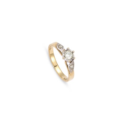 Lot A 9 CARAT GOLD SOLITAIRE DIAMOND RING