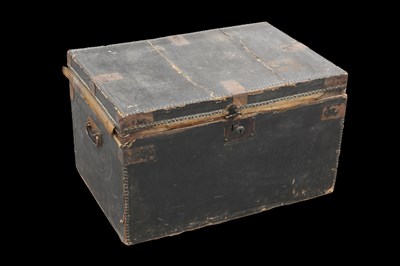 Lot 366 - A VICTORIAN CANVAS AND PINE TRUNK