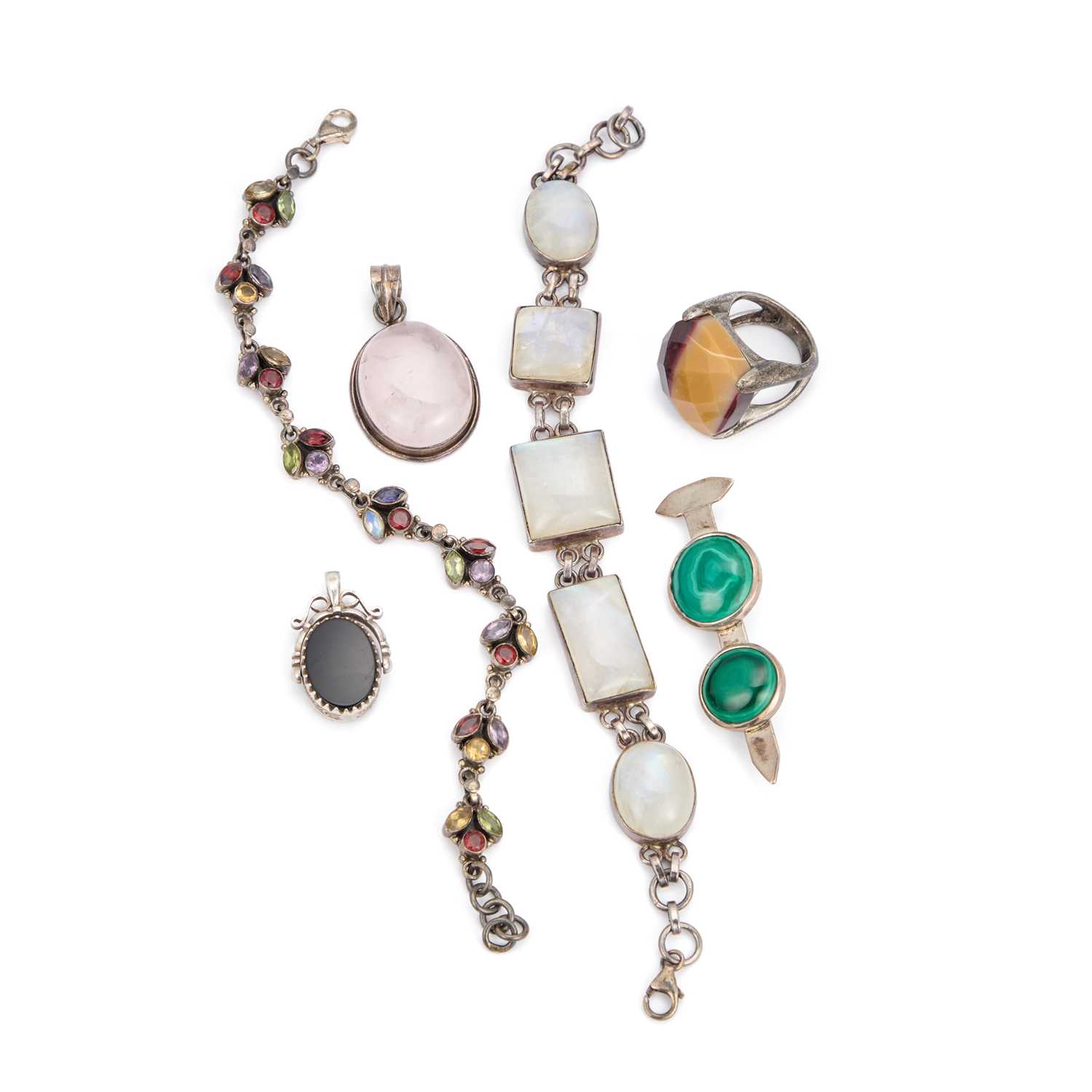 Lot 884 - A GROUP OF GEM-SET JEWELLERY