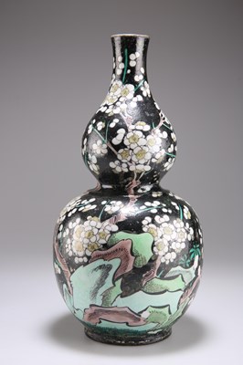 Lot 163 - A CHINESE FAMILLE NOIRE ENAMELLED DOUBLE GOURD VASE