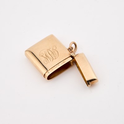 Lot 288 - A GEORGE V 9 CARAT GOLD VESTA CASE
