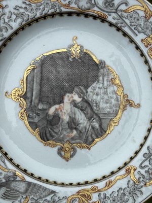 Lot 178 - A CHINESE GRISAILLE-DECORATED PORCELAIN PLATE