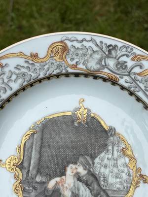 Lot 178 - A CHINESE GRISAILLE-DECORATED PORCELAIN PLATE