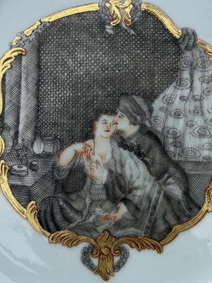 Lot 178 - A CHINESE GRISAILLE-DECORATED PORCELAIN PLATE