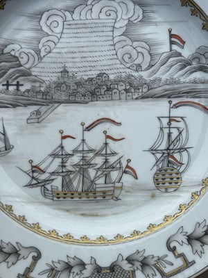 Lot 201 - A CHINESE GRISAILLE-DECORATED PORCELAIN PLATE