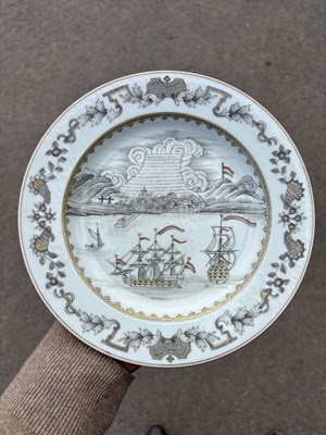 Lot 201 - A CHINESE GRISAILLE-DECORATED PORCELAIN PLATE