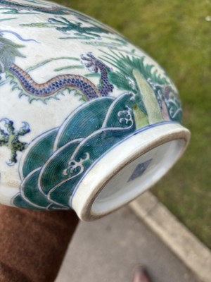Lot 183 - A LARGE CHINESE PORCELAIN 'DRAGON' MOONFLASK, BIANHU
