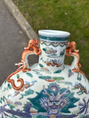 Lot 183 - A LARGE CHINESE PORCELAIN 'DRAGON' MOONFLASK, BIANHU