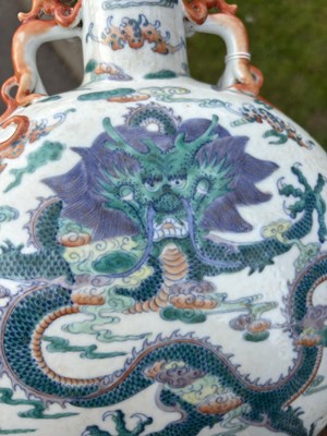 Lot 183 - A LARGE CHINESE PORCELAIN 'DRAGON' MOONFLASK, BIANHU