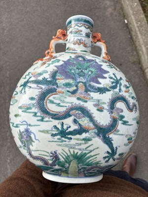Lot 183 - A LARGE CHINESE PORCELAIN 'DRAGON' MOONFLASK, BIANHU