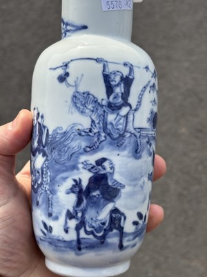 Lot 186 - A CHINESE BLUE AND WHITE PORCELAIN VASE AND A CHINESE BLUE AND WHITE COVERED BOWL