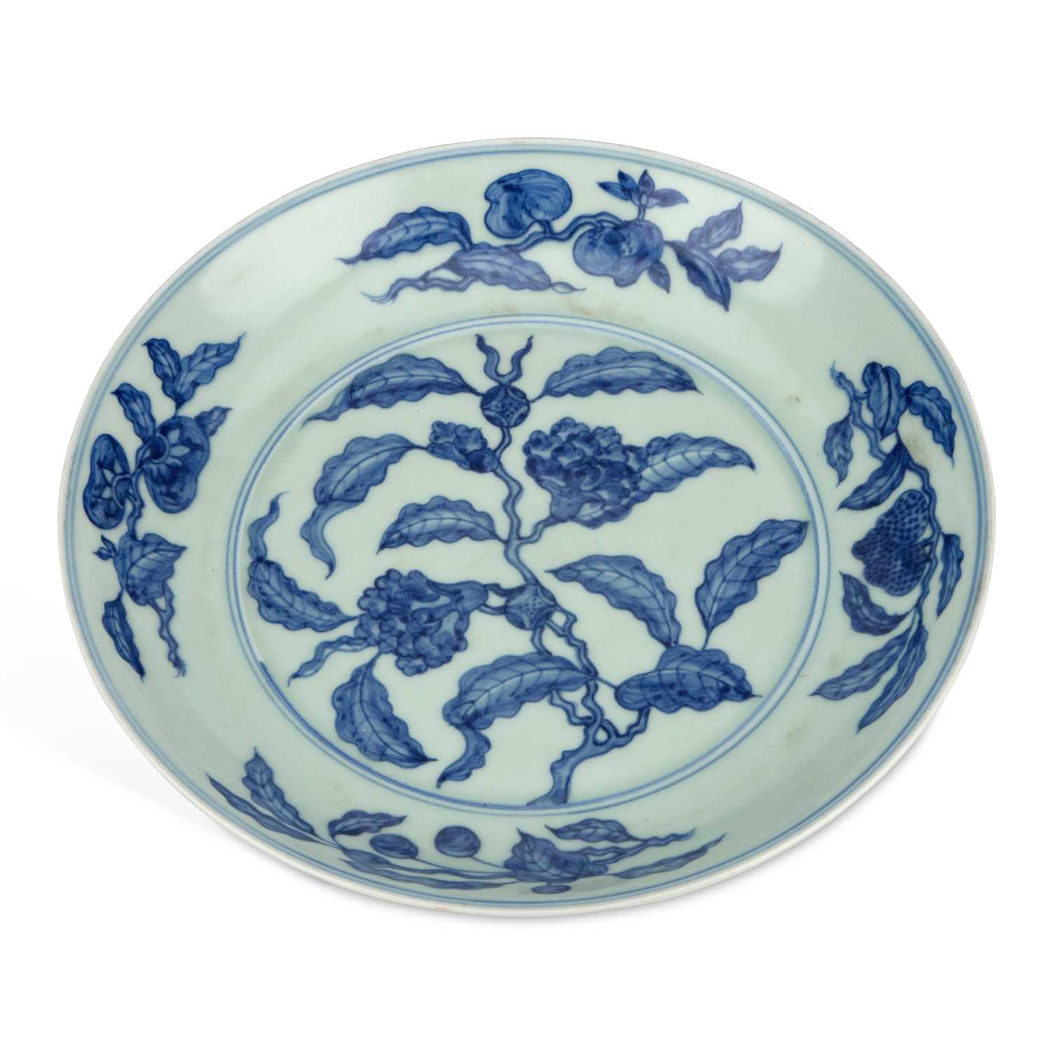 Lot 225 - A CHINESE BLUE AND WHITE PORCELAIN DISH