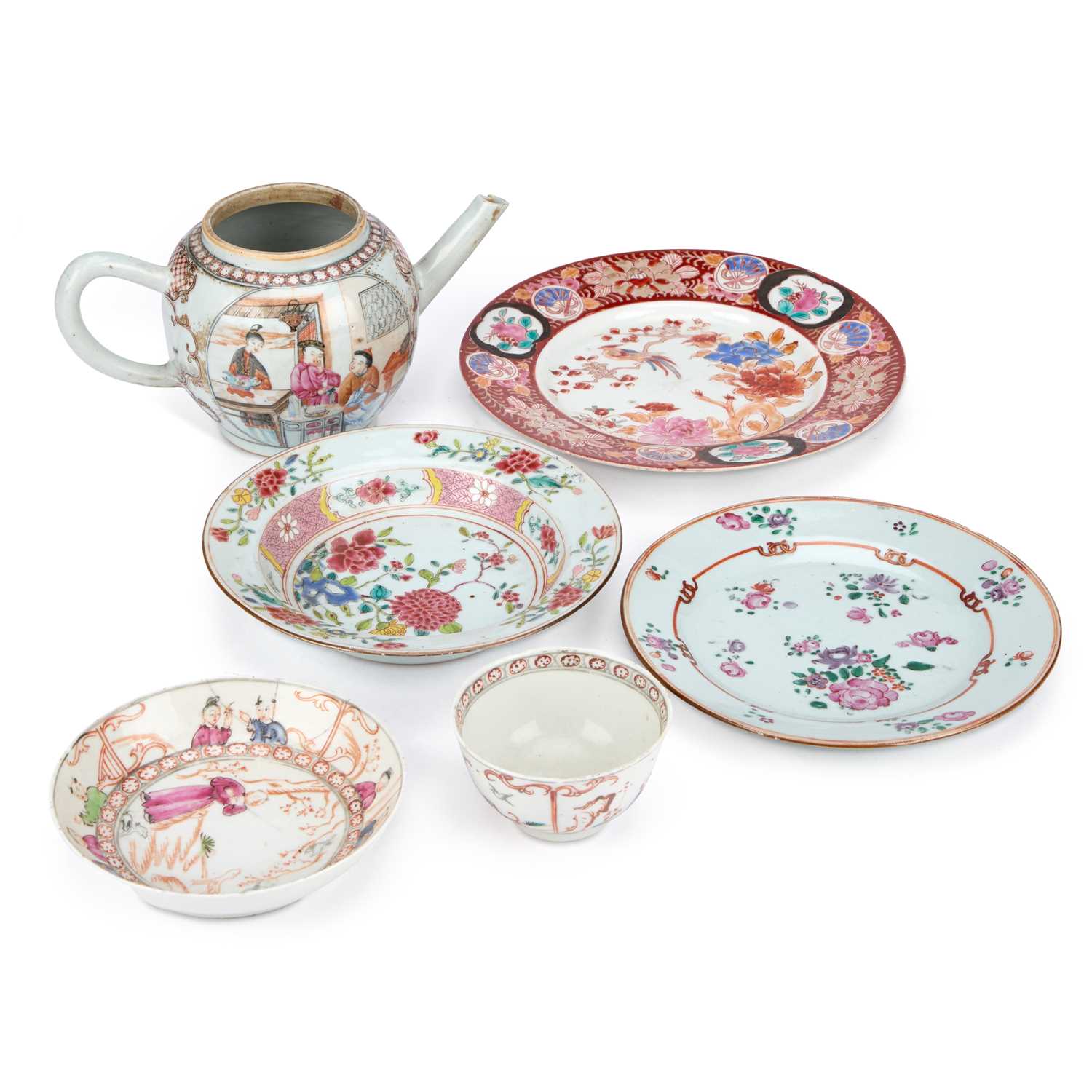Lot 214 - AN 18TH CENTURY CHINESE PORCELAIN TEAPOT