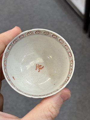 Lot 214 - AN 18TH CENTURY CHINESE PORCELAIN TEAPOT
