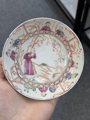 Lot 214 - AN 18TH CENTURY CHINESE PORCELAIN TEAPOT